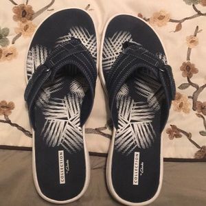 Clark’s flip flop sandals (navy blue)